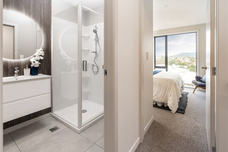 Photo of property in 32 Kaihuia Street, Northland, Wellington, 6012