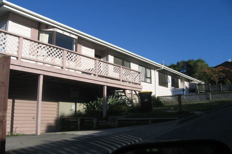 Photo of property in 1-2 Seagull Place, Whitby, Porirua, 5024