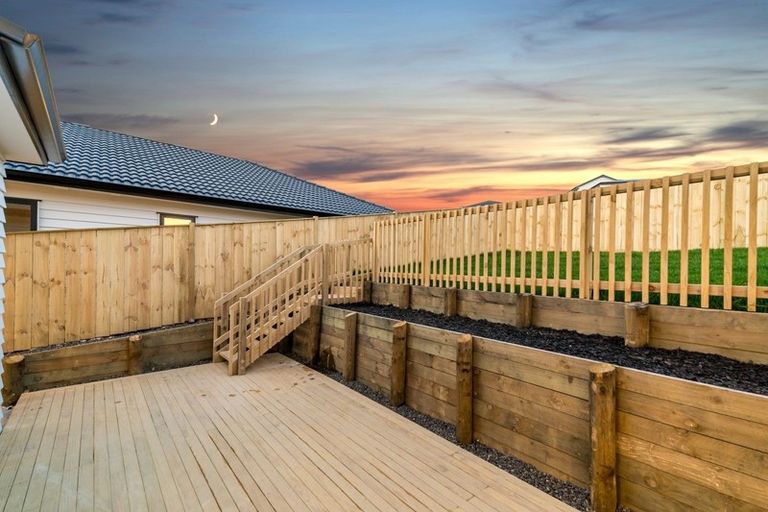 Photo of property in 4 Franheim Crescent, Orewa, 0931