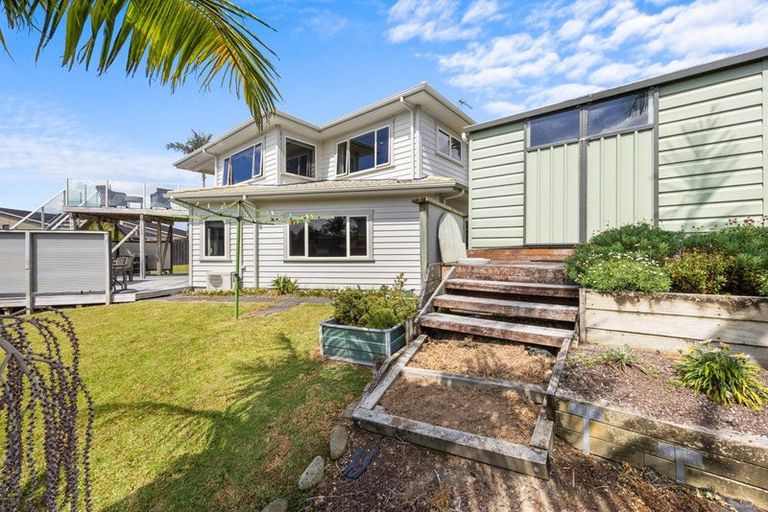 Photo of property in 40 Westpark Drive, West Harbour, Auckland, 0618