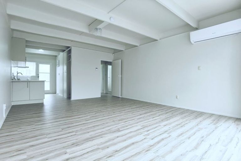 Photo of property in 2/39 Rathgar Road, Henderson, Auckland, 0610