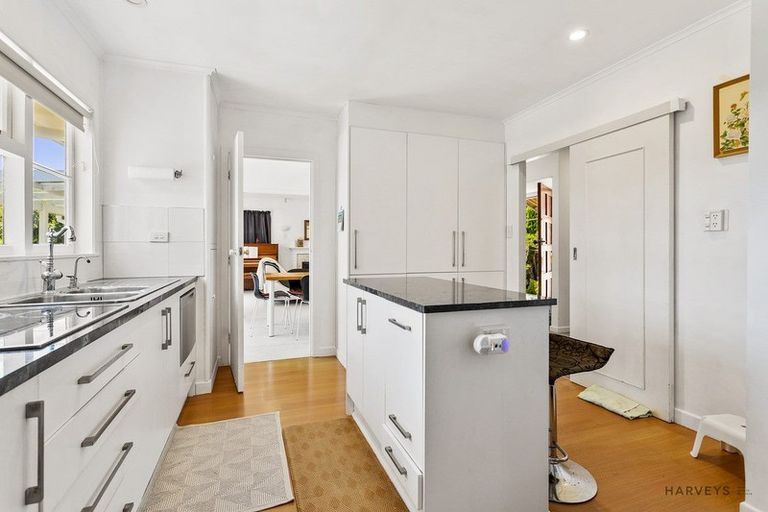 Photo of property in 48 Fairmount Road, Titirangi, Auckland, 0604