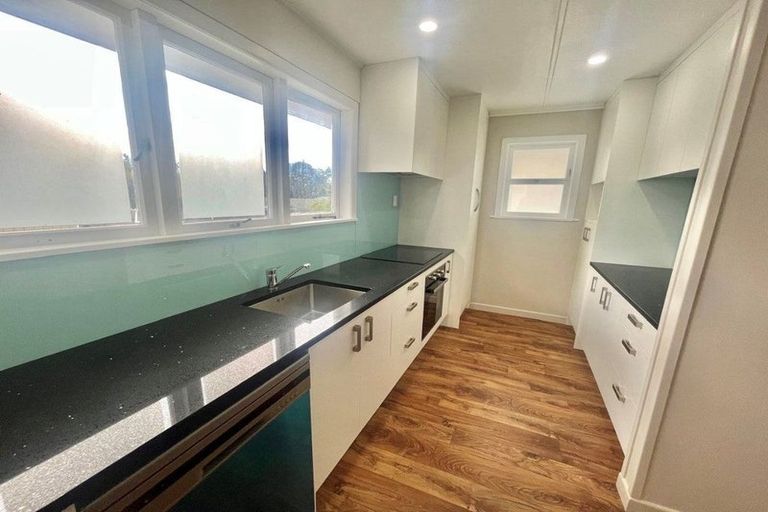 Photo of property in 57 Beaubank Road, Kelston, Auckland, 0602
