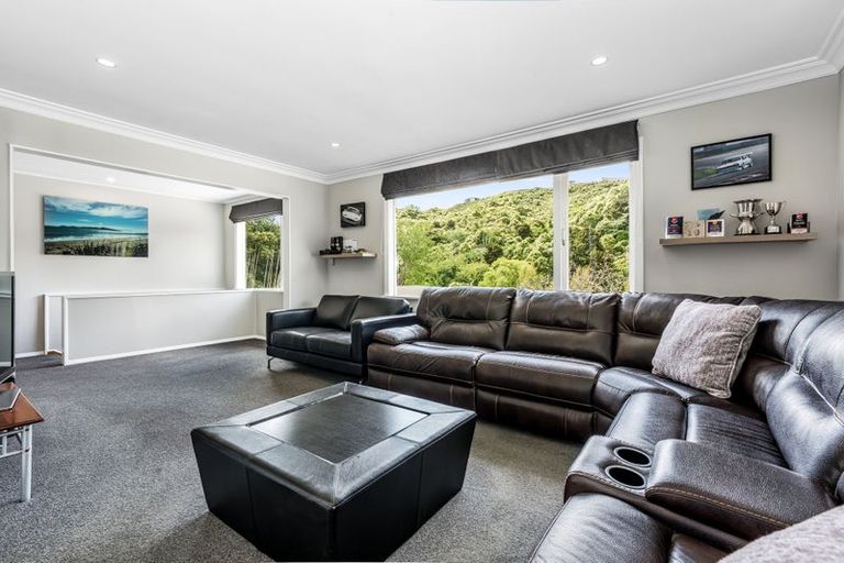 Photo of property in 77 Champion Street, Cannons Creek, Porirua, 5024