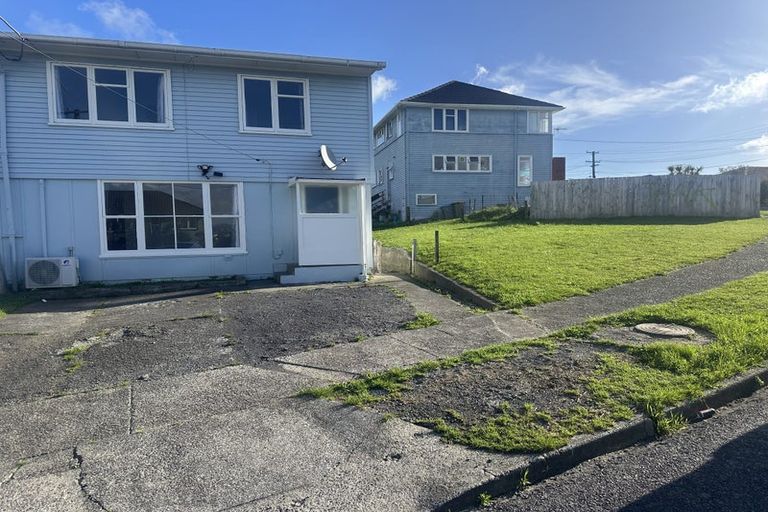 Photo of property in 82-84 Leicester Street, Cannons Creek, Porirua, 5024
