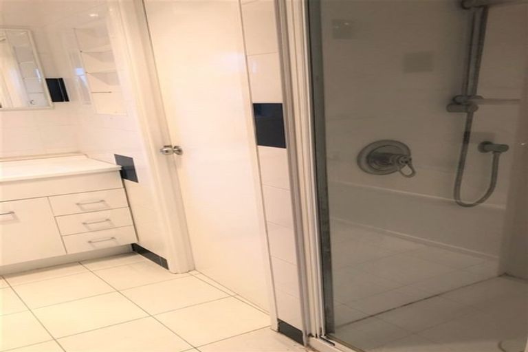 Photo of property in 7 Nielsen Place, Massey, Auckland, 0614