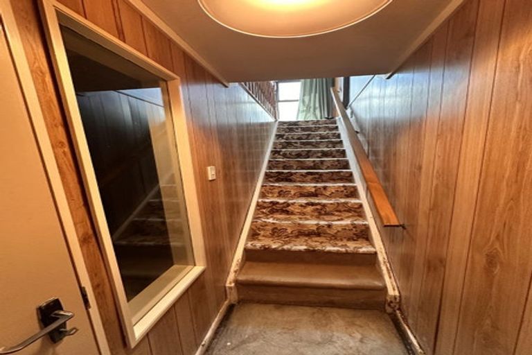 Photo of property in 20 Oswald Crescent, Paparangi, Wellington, 6037