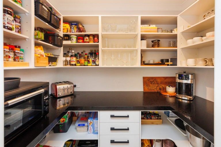 Photo of property in 41 Coutts Way, Fitzherbert, Palmerston North, 4410