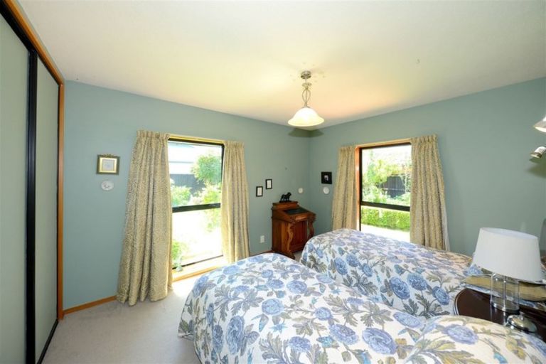 Photo of property in 23 Hatfield Place, Avonhead, Christchurch, 8042