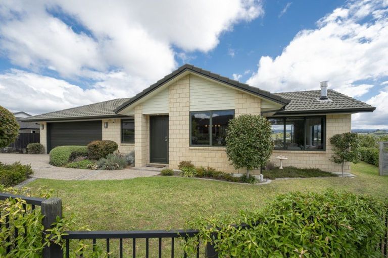Photo of property in 2 Carex Close, Pyes Pa, Tauranga, 3112
