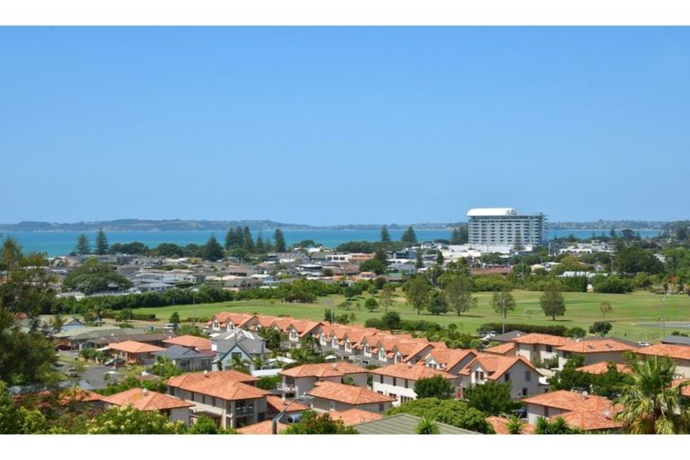 Photo of property in 11b Orewa Heights Crescent, Orewa, 0931