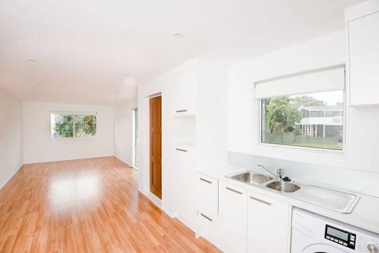 Photo of property in 3 Metric Place, Te Atatu South, Auckland, 0610