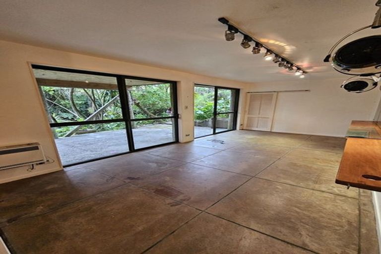 Photo of property in 52 Sunnyhaven Avenue, Beach Haven, Auckland, 0626