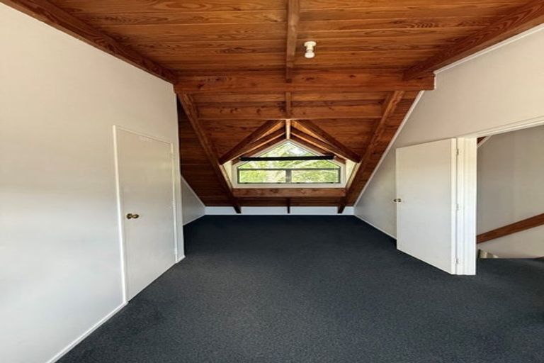 Photo of property in 1/22 Valecrest Place, Bayview, Auckland, 0629