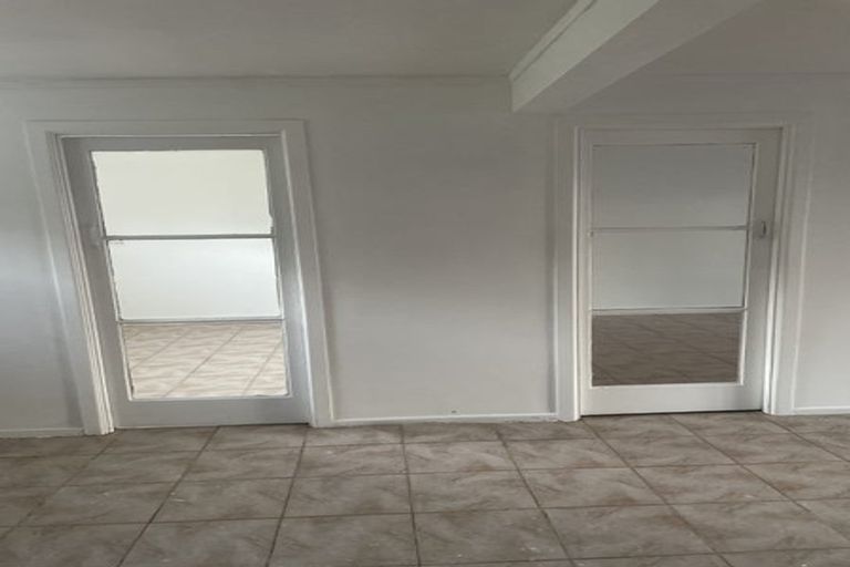 Photo of property in 2 Glenmore Road, Sunnyhills, Auckland, 2010