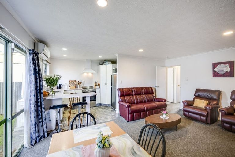 Photo of property in 2/13 Ted Harpur Place, Onekawa, Napier, 4110