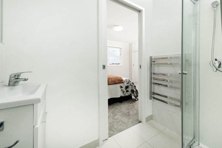 Photo of property in 1/3 Aralia Road, Sunnynook, Auckland, 0620