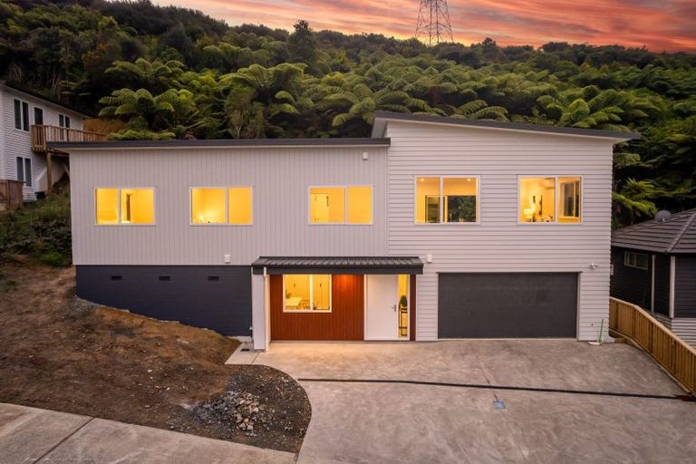 Photo of property in 64 Riverstone Drive, Riverstone Terraces, Upper Hutt, 5018