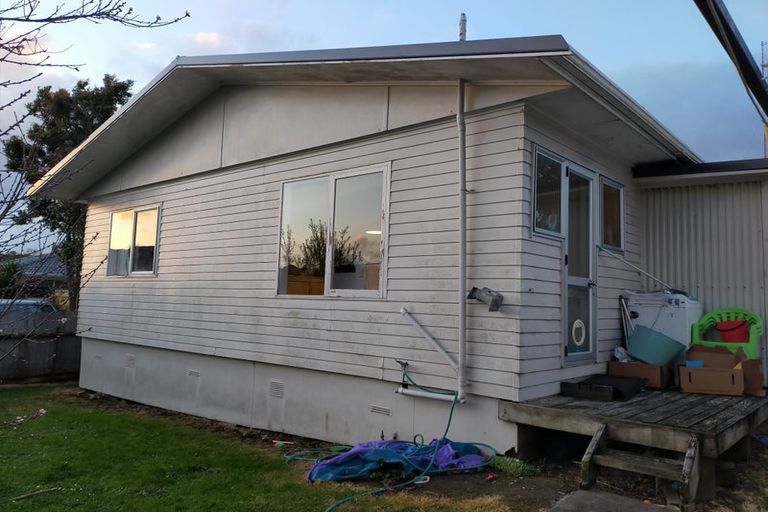 Photo of property in 27 Preston Avenue, Henderson, Auckland, 0610