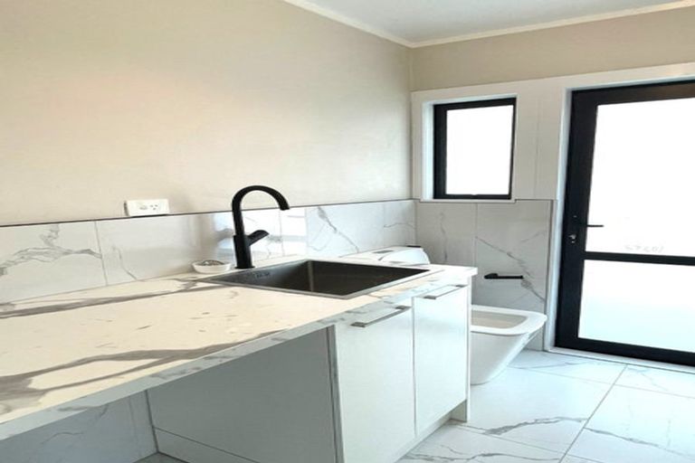 Photo of property in 2/124 Finlayson Avenue, Clendon Park, Auckland, 2103