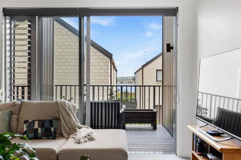 Photo of property in 4/28 Nevill Road, Hobsonville, Auckland, 0616