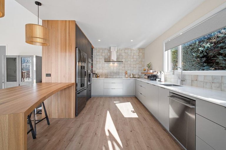 Photo of property in 62 Hensman Road, Queenstown, 9300