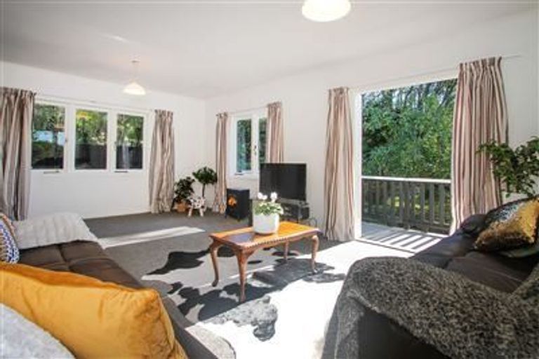 Photo of property in 32 Shetland Street, Glen Eden, Auckland, 0602