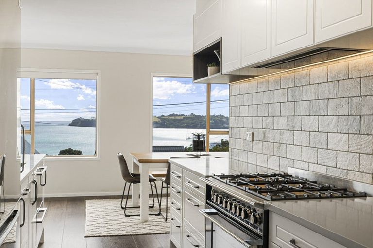 Photo of property in 2 Melandra Road, Stanmore Bay, Whangaparaoa, 0932