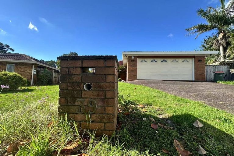 Photo of property in 39 Golfland Drive, Golflands, Auckland, 2013