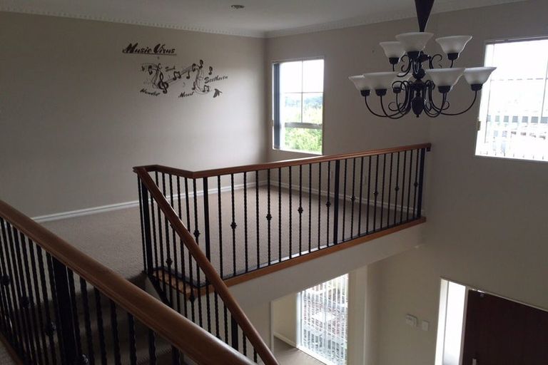 Photo of property in 26 Spoonbill Place, Unsworth Heights, Auckland, 0632