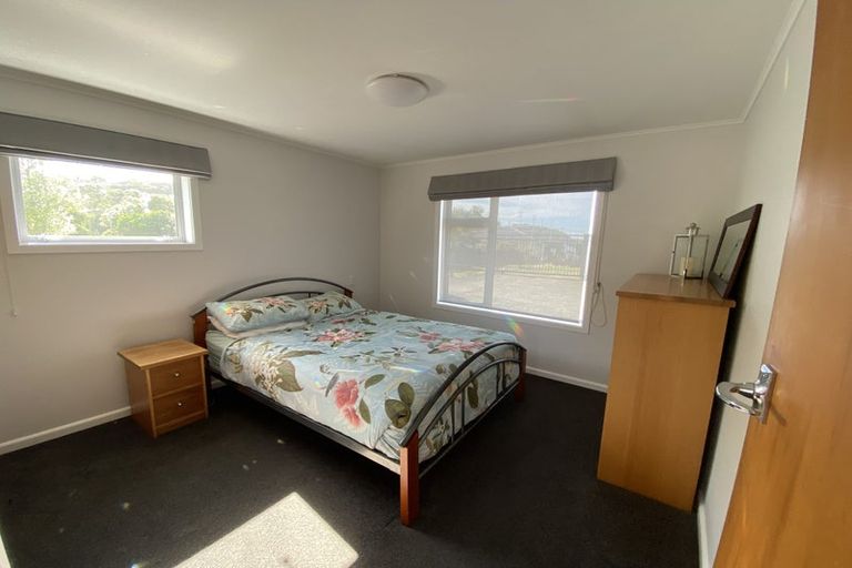 Photo of property in 86 Ruskin Road, Newlands, Wellington, 6037