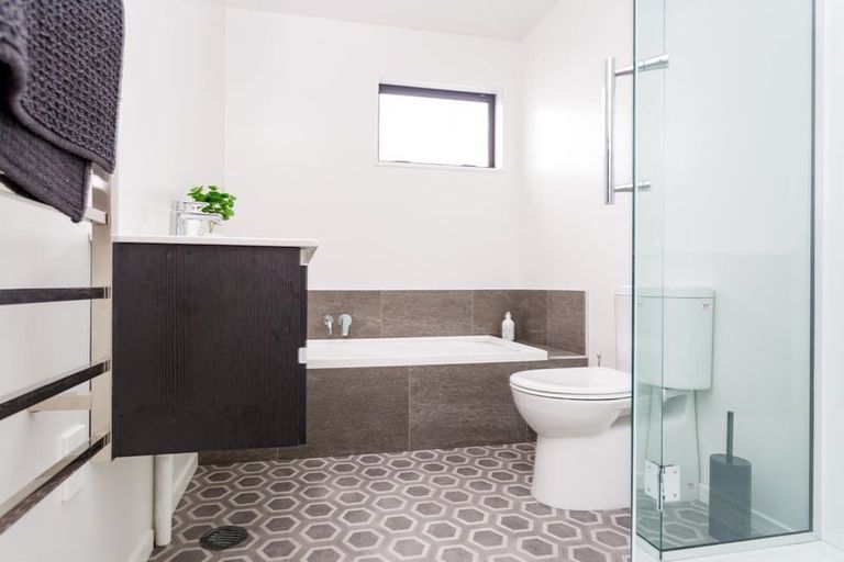 Photo of property in 1/176 Edgeware Road, Edgeware, Christchurch, 8013