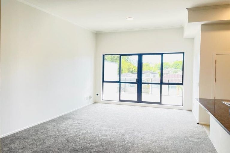 Photo of property in 18/11 Carlos Drive, Flat Bush, Auckland, 2016