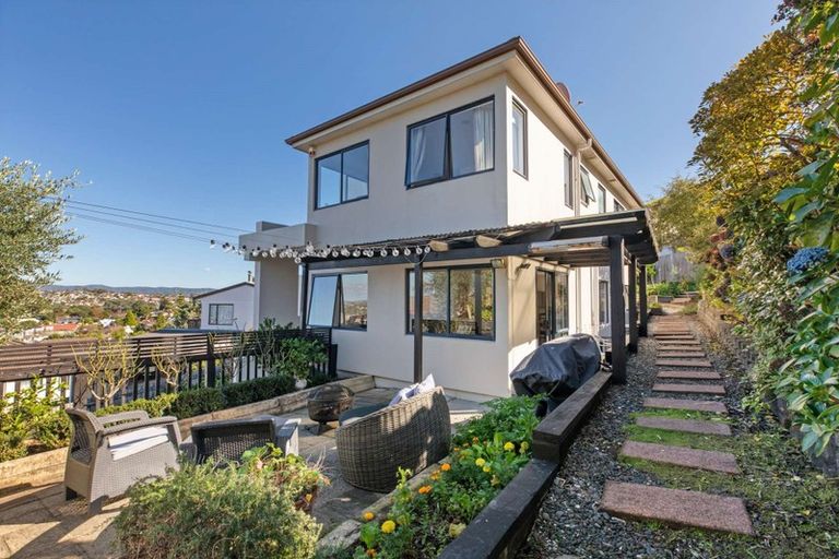 Photo of property in 22a Van Dyke Place, West Harbour, Auckland, 0618