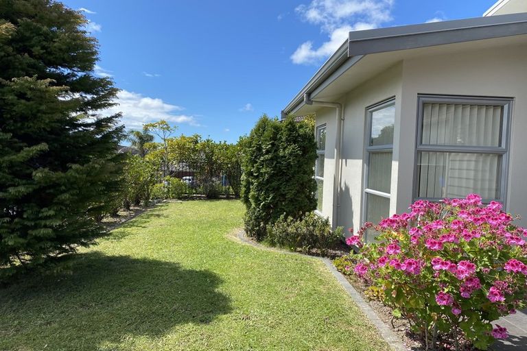 Photo of property in 17 Laurel Oak Drive, Schnapper Rock, Auckland, 0632