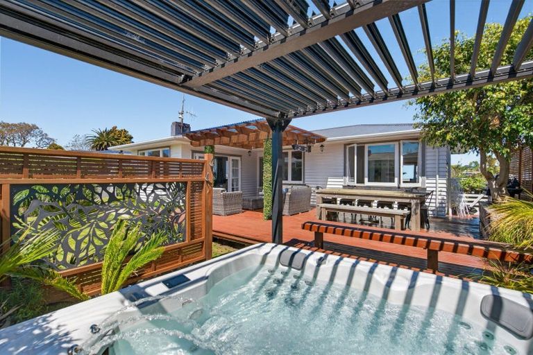 Photo of property in 27 Woodford Avenue, Brookfield, Tauranga, 3110