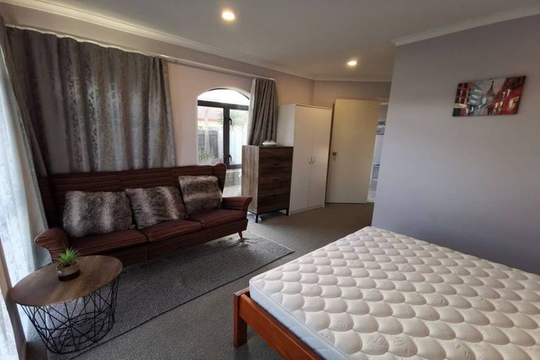Photo of property in 13 Trossach Place, Wattle Downs, Auckland, 2103