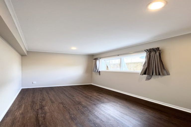 Photo of property in 134 East Coast Road, Forrest Hill, Auckland, 0620