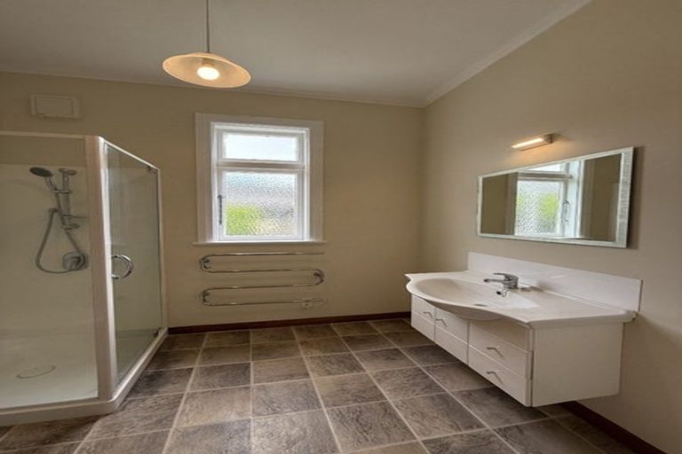 Photo of property in 187 The Parade, Island Bay, Wellington, 6023