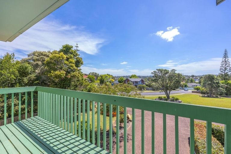 Photo of property in 10 Manutara Avenue, Forrest Hill, Auckland, 0620