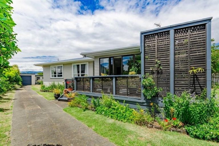 Photo of property in 37 Mazengarb Road, Paraparaumu Beach, Paraparaumu, 5032