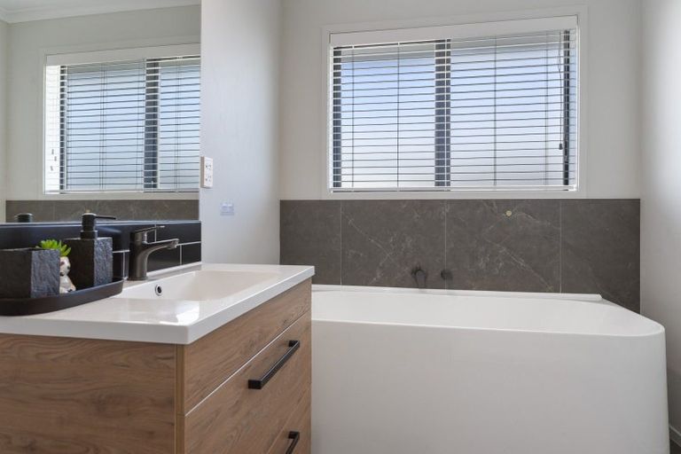 Photo of property in 1 Kohekohe Drive, Owhata, Rotorua, 3010