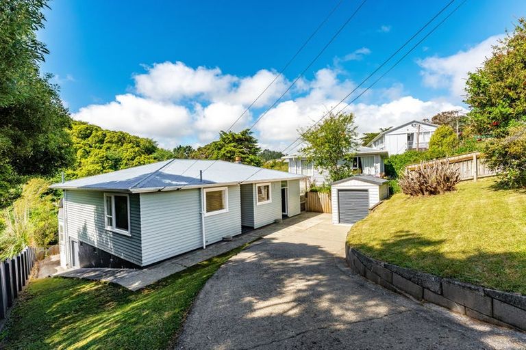 Photo of property in 77 Champion Street, Cannons Creek, Porirua, 5024