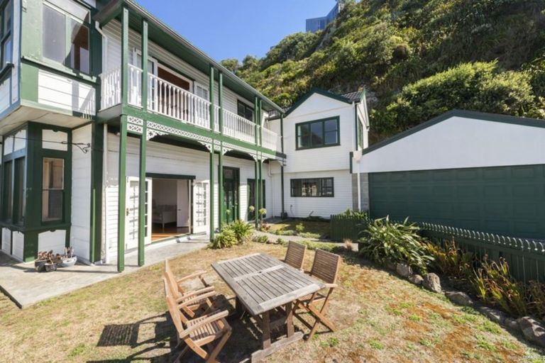 Photo of property in 346 The Esplanade, Island Bay, Wellington, 6023