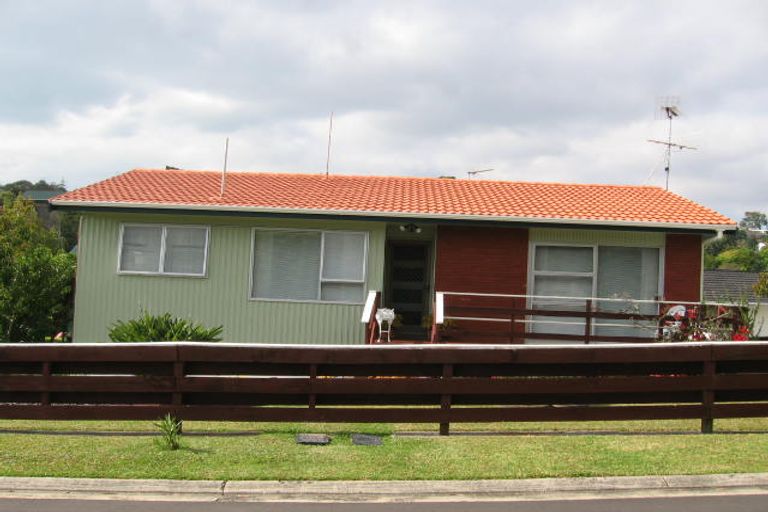 Photo of property in 2/28 Scarlock Avenue, Browns Bay, Auckland, 0630