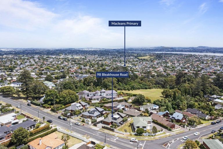 Photo of property in 98 Bleakhouse Road, Howick, Auckland, 2014