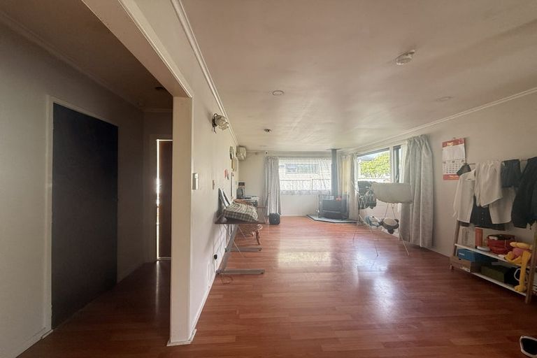Photo of property in 1 Coletta Lane, Te Atatu South, Auckland, 0610