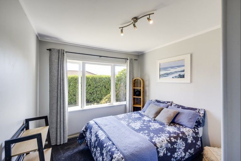 Photo of property in 43 Neeve Road, Taradale, Napier, 4112