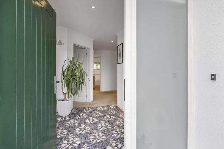 Photo of property in 1 Orlando Close, Frankleigh Park, New Plymouth, 4310