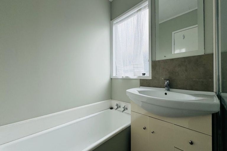 Photo of property in 52 Keegan Drive, Massey, Auckland, 0614